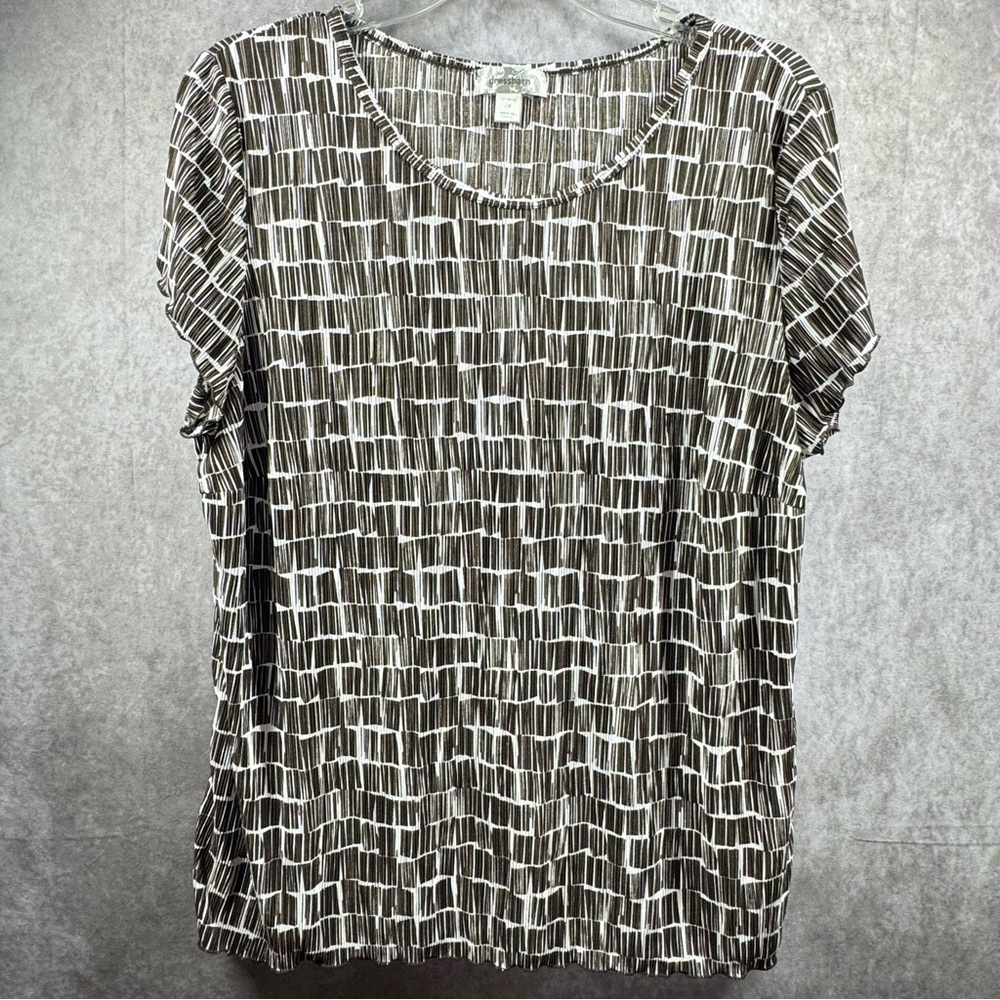 Dressbarn Womens 2X Black and White Pattern SS Blouse‎ Lightweight Scalloped Hem